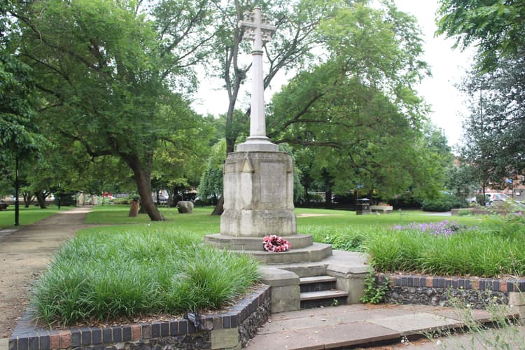 Croydon Garden Of Remembrance And Dunkirk Veterans Tree